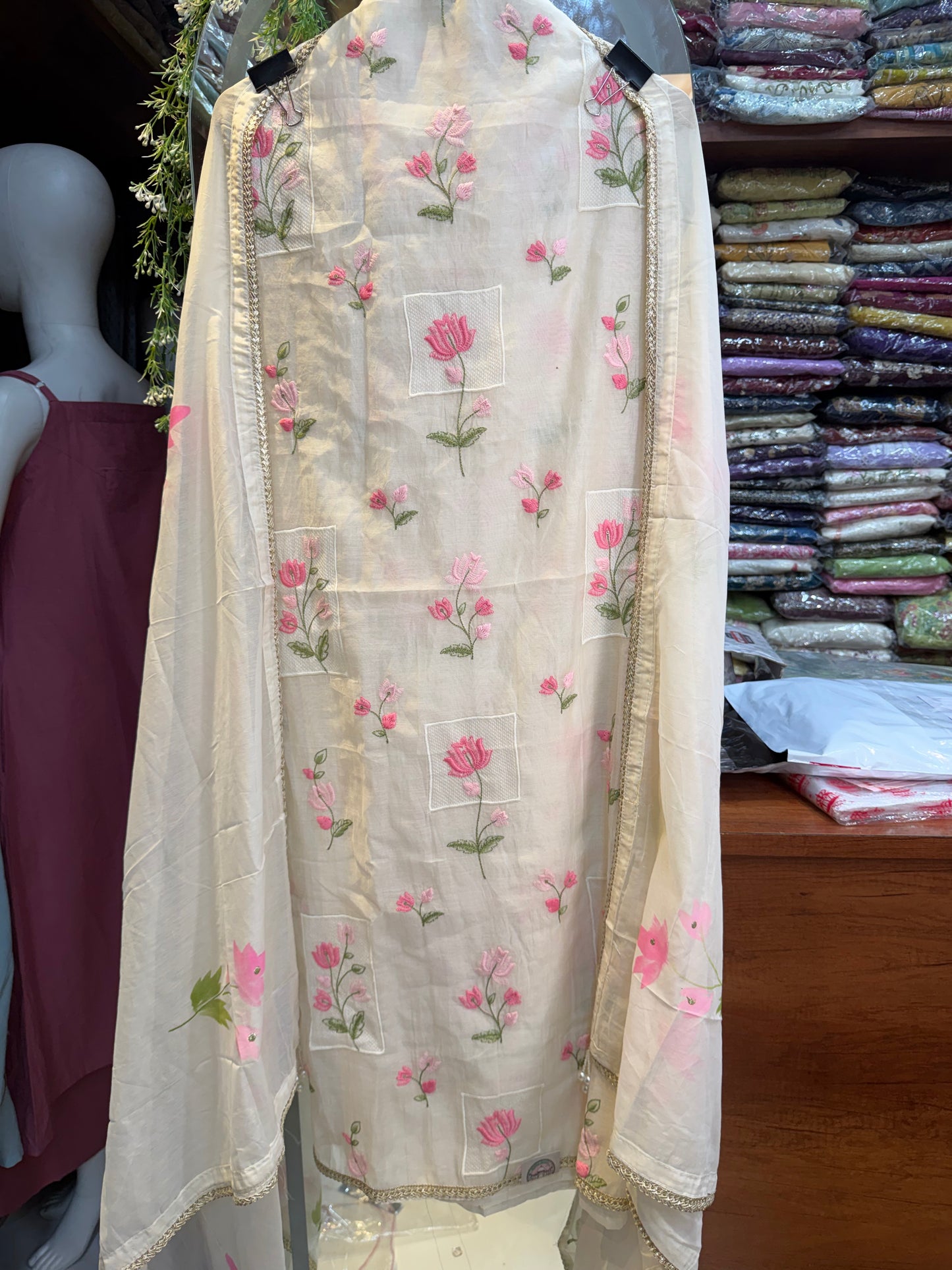 Unsticthed MulMul Bahaar Offwhite & Pink